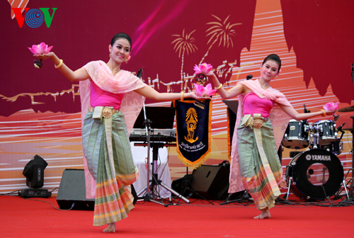 ศึกษาค้นคว้าวัฒนธรรมและการท่องเที่ยวไทยผ่านงาน “Thailand Day”